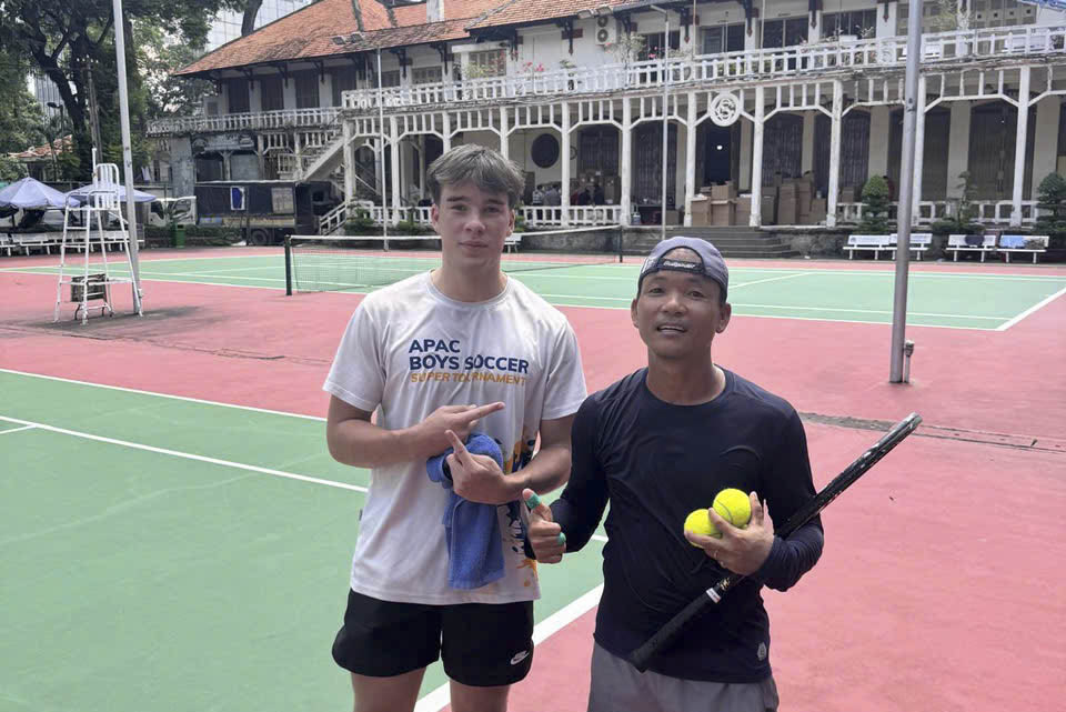 tennis-coach-anh-hoat-dong-12